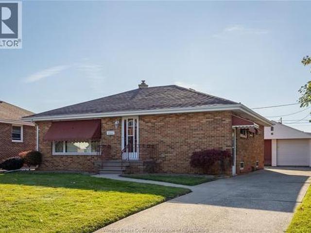 8273 Menard, Windsor, ON, N8S 1W2 house for sale | Listing ID 26026 | Royal LePage