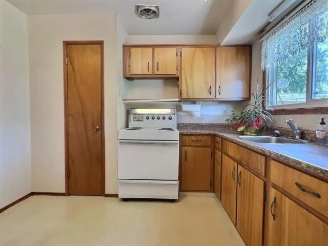827 Barry Avenue — 827 Barry Avenue