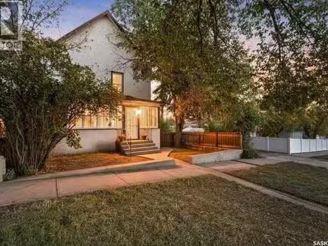 827 Elgin Avenue, Moose Jaw, SK, S6H 4G6 house for sale Lis.