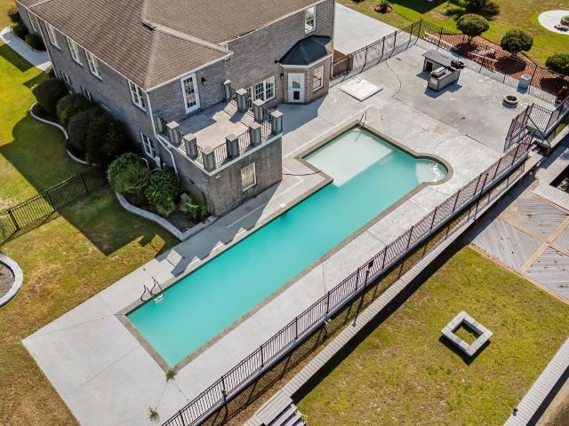 827 Oxbow Dr