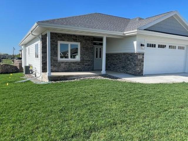 827 Vineyard Dr, Cambridge, WI 53523