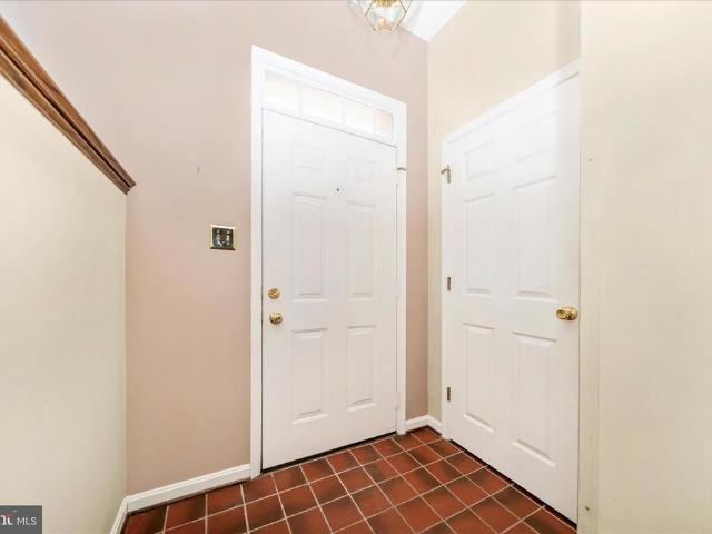 8286 Waterside Court
