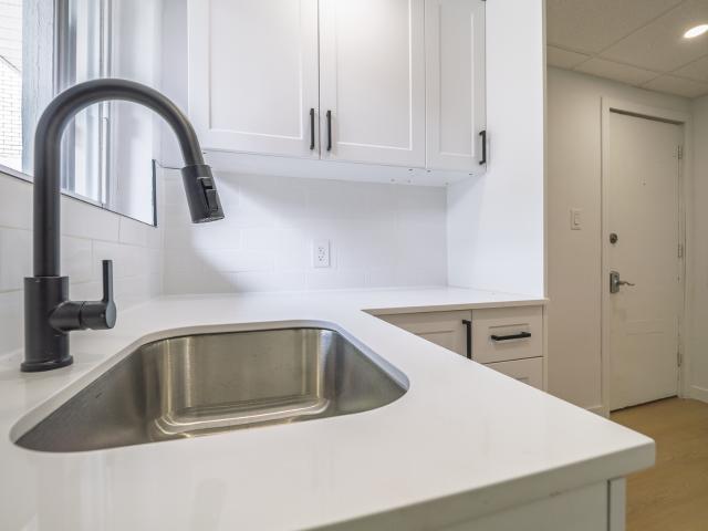 8281 Av. des Vendéens 2 1/2 Apartment for Rent
