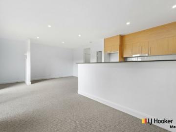 82/8 10 Dominion Circuit, Forrest ACT, Belconnen