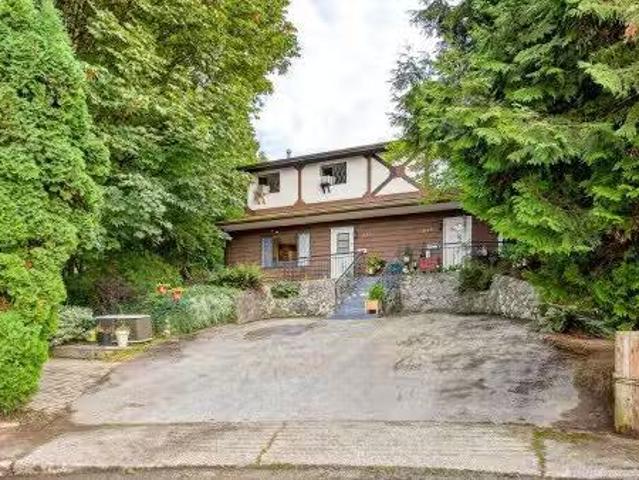 828 Ingersoll Avenue, Coquitlam, BC, V3J 4L9 duplex for sale.