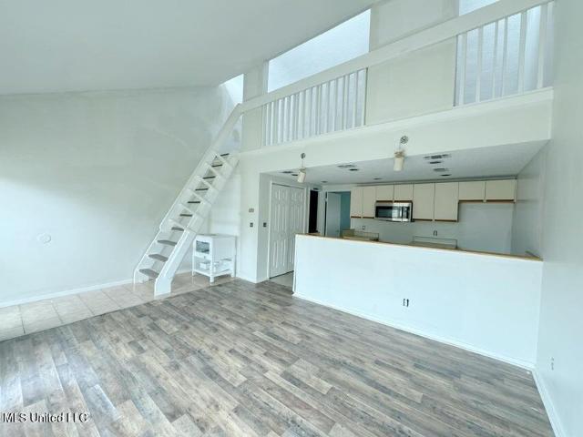 828 Oakleigh Avenue