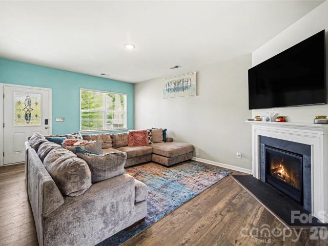 828 Larmore Avenue