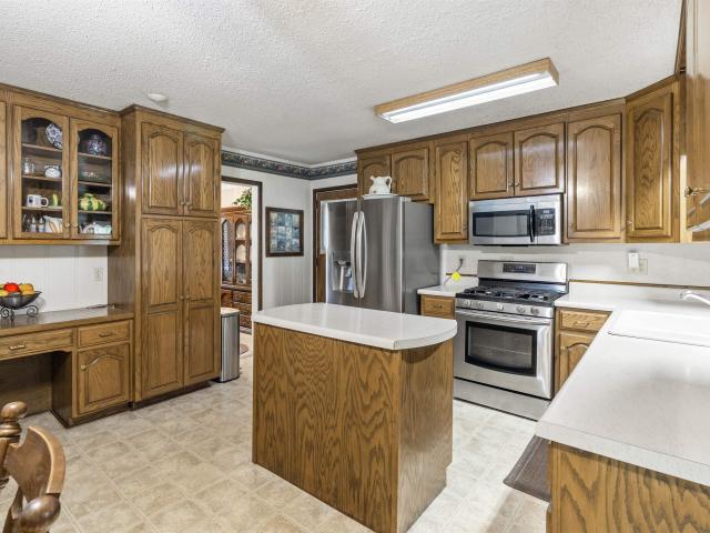829 Twin Lake Drive Ne