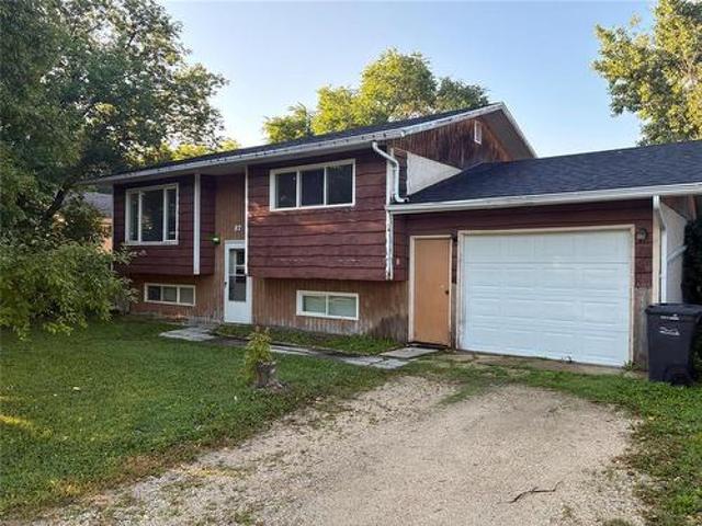 82 1St Street, Niverville, MB, R0E 1E0 house for sale | Listing ID 202617 | Royal LePage