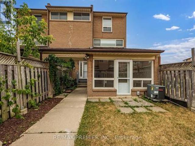82 248 John Garland Boulevard, Toronto, ON, M9V 1N8 townhouse for sale | Listing ID W14080 | Royal LePage