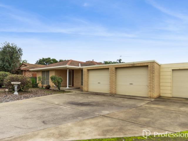 82 Undurra DriveGlenfield Park NSW 2650, Australia