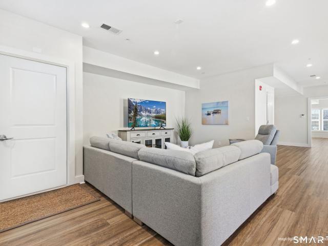 82 Wall Street Unit 200, Madison, US, CT