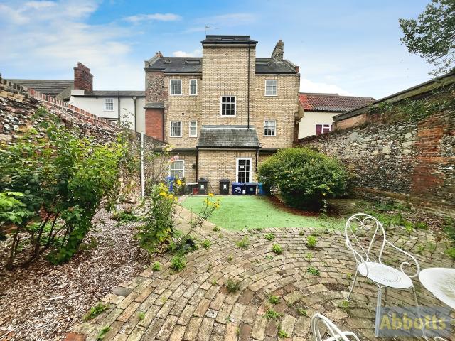 82 Whiting Street, Bury St. Edmunds IP33, 1 bed flat to rent, £1,515 pcm | PrimeLocation