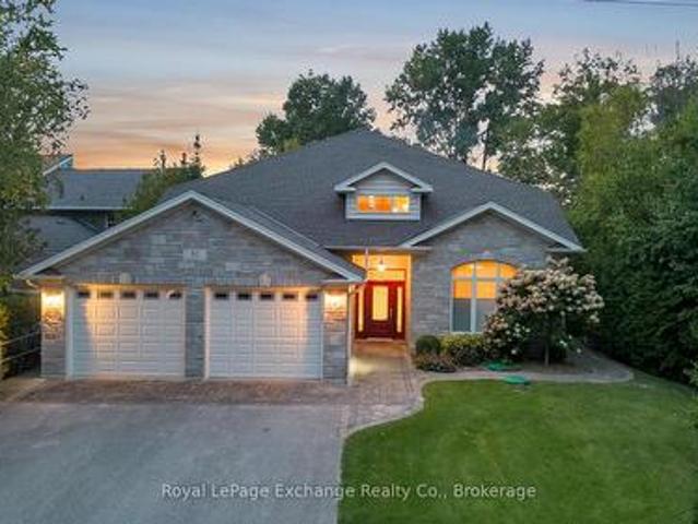 82 Bell Drive, Huron Kinloss, ON, N2Z 0B3 Luxury House for sale | Listing ID X13135 | Royal LePage Carriage Trade Luxury Properties