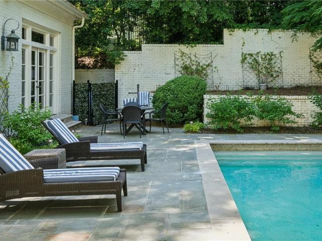 82 Blackland Road NW