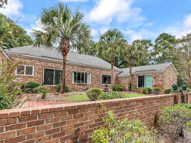 82 Cedar Ln