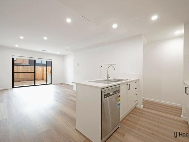8/2 cornelius street, coombs act for rent lj hooker