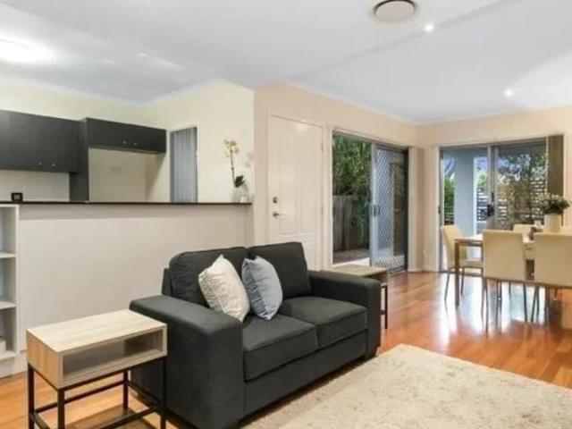 82 Clarence Rd, Brisbane