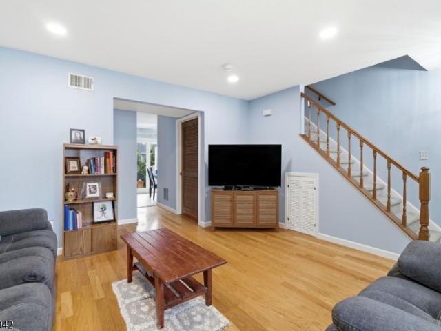 82 Cliffwood Ave W, Cliffwood, NJ 07721 | MLS #4023