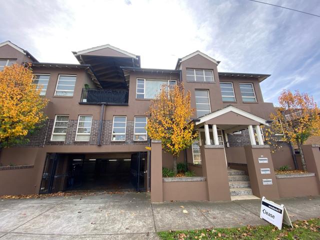 8/2 Fitzgerald Rd, Essendon