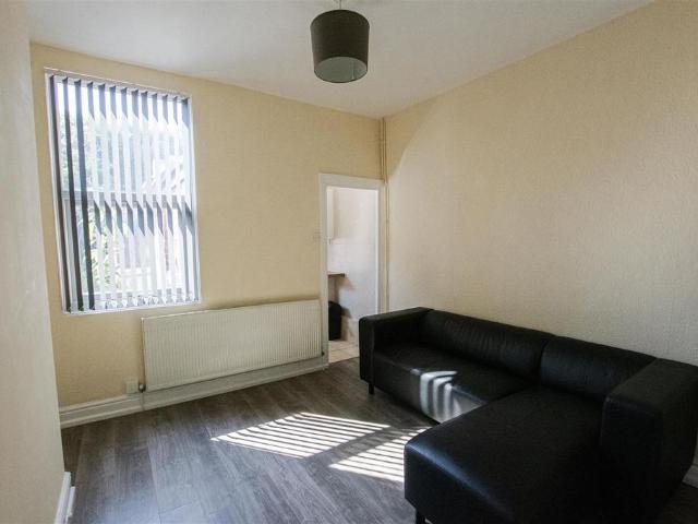 82 Gleave Road, Metchley, B29 6JN, United Kingdom | 2 bed house for rent #133647472 | Rentberry