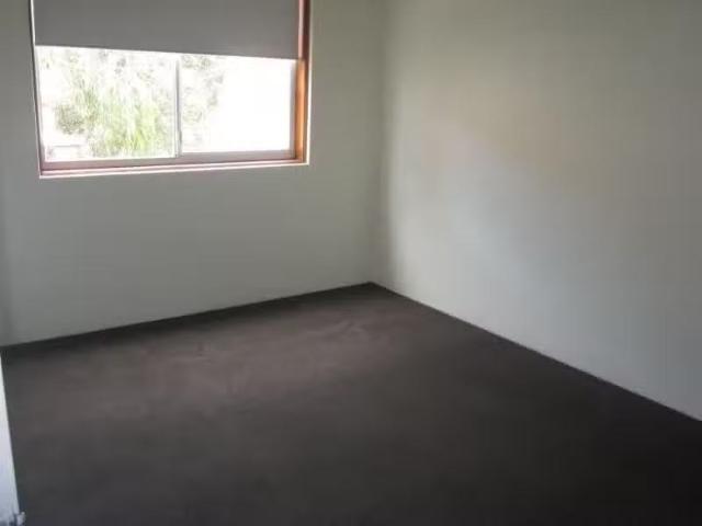 8/2 Grace Campbell Crescent, Hillsdale Apartment for rent Lis.