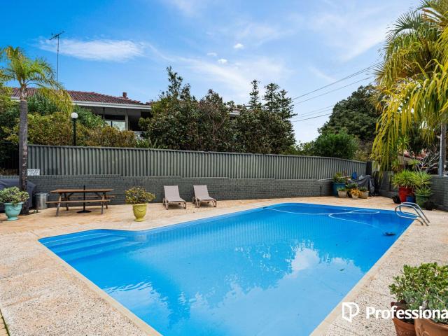 8/2 Hampton StreetBurswood WA 6100, Australia