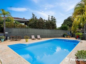 8/2 Hampton StreetBurswood WA 6100, Australia