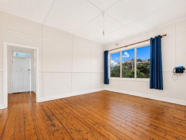 82 Harry Graham Drive, Kembla Heights