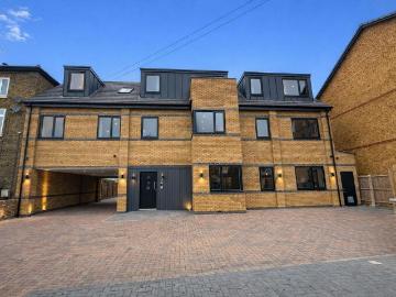 82 London Road, Peterborough, PE2 1 bed flat to rent £1,050 pcm £242 pw