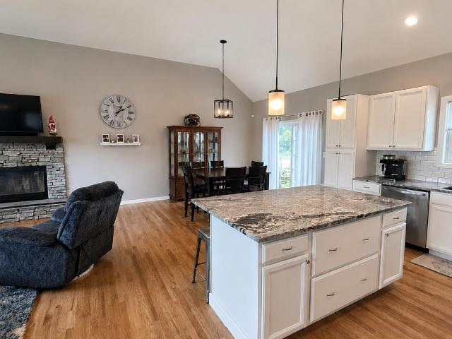 82 River Glen Road