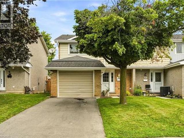 82 St. Andrews Drive, Hamilton, ON, L8K 6H4 townhouse for sale | Listing ID 40855 | Royal LePage