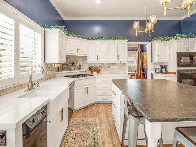 8307 Shadow Oaks
