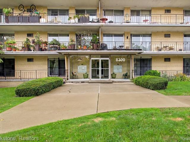 8300 E Jefferson Avenue # 308