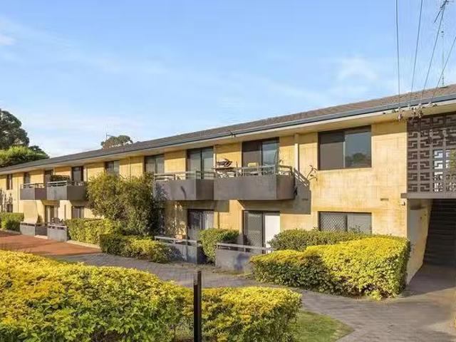8/30 Lorraine Place, Hamilton Hill, WA 6163