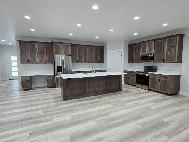 830 Salmon Dr