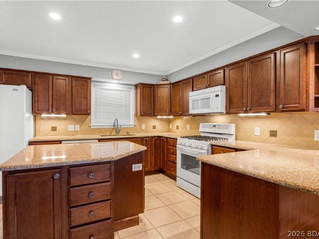 830 Shawnee View Dr, Sunrise Beach, MO 65079 | MLS #3589