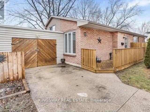 8315 EAST MOOR COURT