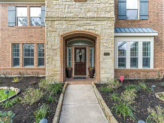 8310 Crescent Knolls Drive