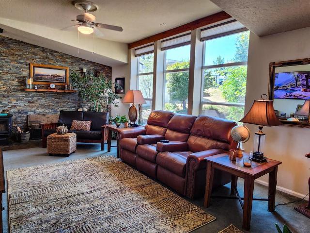 831 Crest Drive