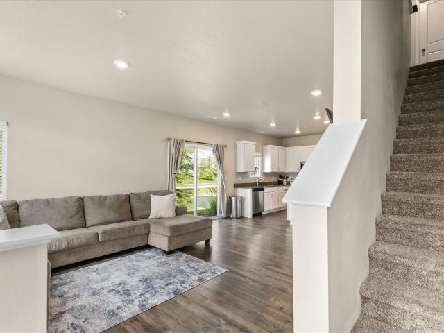 831 NE Bowman Drive