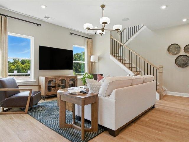 8328 Discovery Ln, Charlotte, NC 28216