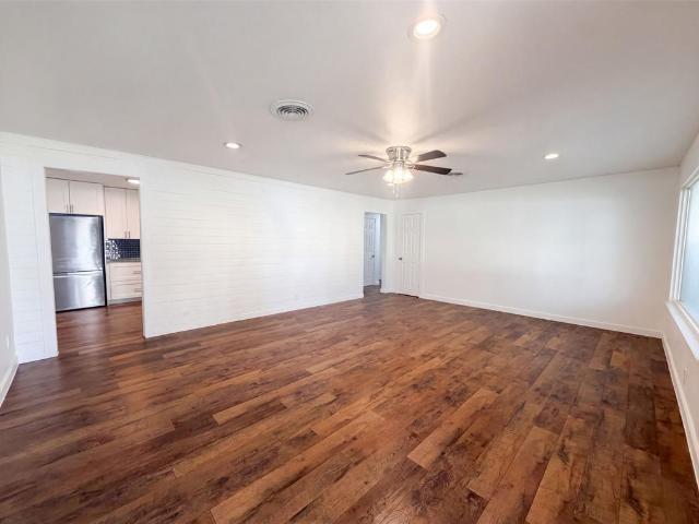 832 Central Drive