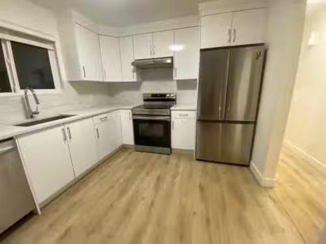 832 Habgood Street, White Rock, BC, V4B 4W3 house for lease.