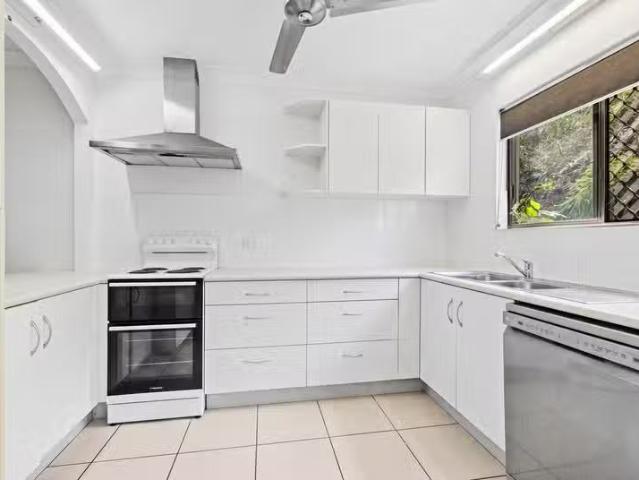 8/33 Scenic Highway, COOEE BAY, QLD 4703 House for Rent