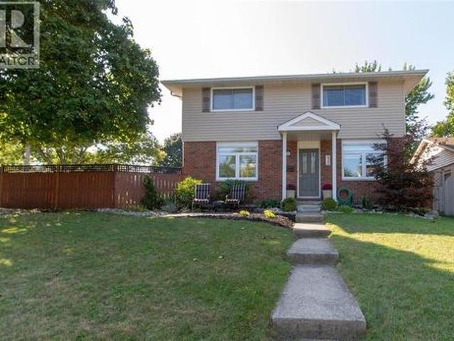 833 Woodward Crescent, Sarnia, ON, N7V 2E5 house for sale | Listing ID 26025 | Royal LePage