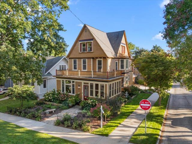 833 Walnut St