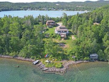 Thunder Bay, Ontario - Sauna, Parking, Swimming pool