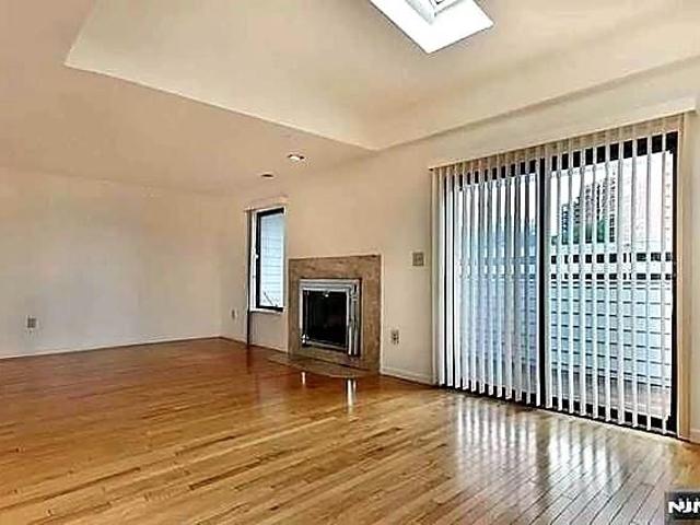 833 Topsail Ln, Unit 833, Secaucus, NJ 07094 | MLS #260012