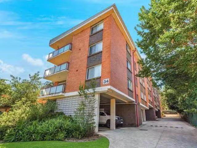 8/34 Moore Street, Campbelltown, NSW 2560